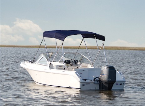 https://www.savvyboater.com/content/images/blog/bimini-top-on-a-boat-on-lake.jpg